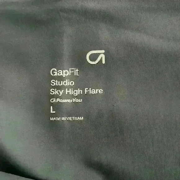 Gray Gapfit studio sky high flare workout pants size L - Picture 3 of 3